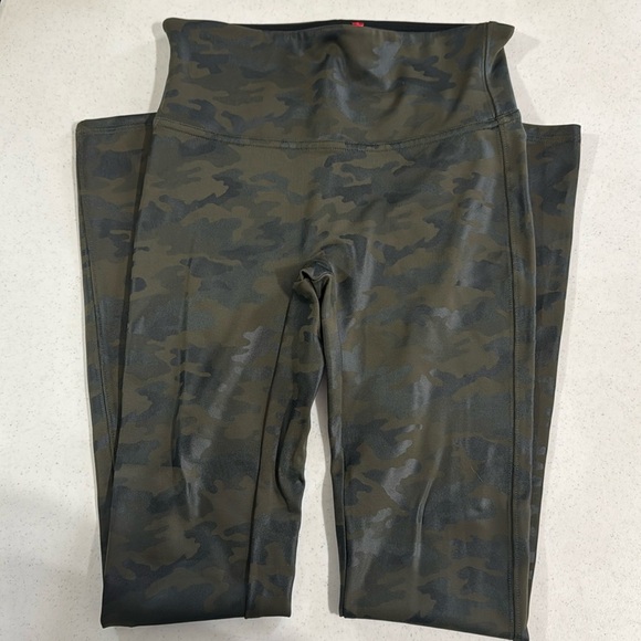 SPANX Pants - SPANX Camo Faux Leather Leggings Compression Small Black & Green Women’s